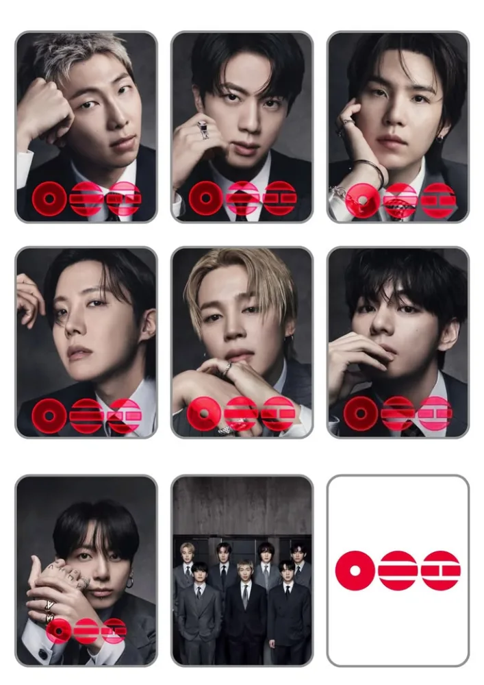 Prancha de photocards da era Arirang, com os membros de terno em fundo escuro
